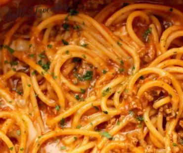 Delicious Easy One Pot Spaghetti cooked in a single pot for effortless meal prep